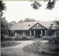 Zdjęcie dworu z 1966 roku