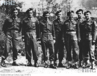 Pożegnanie oficerów 24 Pułku Ułanów udających się na kurs cichociemnych w maju 1943. Ppłk Bogumił Szumski trzeci od prawej