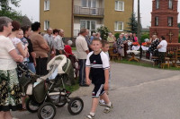 Rok 2010. Poświęcenie odnowionej Kapliczki w Turzy Wielkiej. Kapliczkę święcił ówczesny wikariusz- ks. Leszek Smoliński