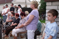 Rok 2010. Poświęcenie odnowionej Kapliczki w Turzy Wielkiej. Kapliczkę święcił ówczesny wikariusz- ks. Leszek Smoliński