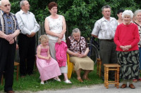 Rok 2010. Poświęcenie odnowionej Kapliczki w Turzy Wielkiej. Kapliczkę święcił ówczesny wikariusz- ks. Leszek Smoliński
