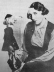 Maria Ludwika Kownacka z figurką Plastusia - lata 30-te