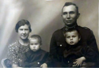 Rodzina Ryniejskich: Janina i Jan Ryniejscy z synami - rok 1935