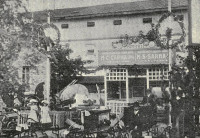 W dniach 7-9 lipca 1911 roku teren przy spichlerzu stanowił część wystawy rolniczej, na której prezentowała swoje wyroby płocka fabryka maszyn i narzędzi rolniczych „M. S. Sarna”