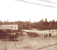 1917 rok - widoczny plac targowy przed spichlerzem