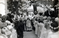ingres ks. Lucjana Rawy – proboszcza parafii, rok 1984, obok wikariusz – ks. Stanisław Opolski